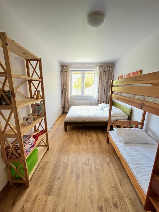 Apartament Z Garazem I Ogrodem โควอบเซก ภายนอก รูปภาพ
